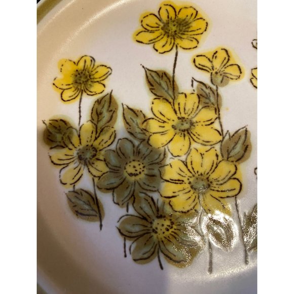 Spring Bouquet Green Banded With Yellow Flowers - 6-1/4" Bread or Appetizer Plat - Picture 4 of 6